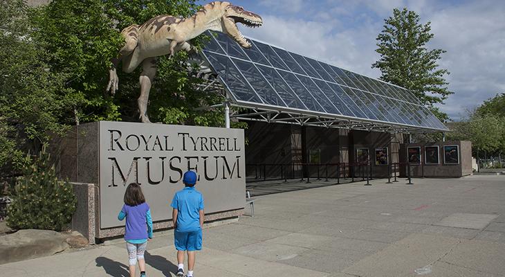 Two children approach the Museum entrance.